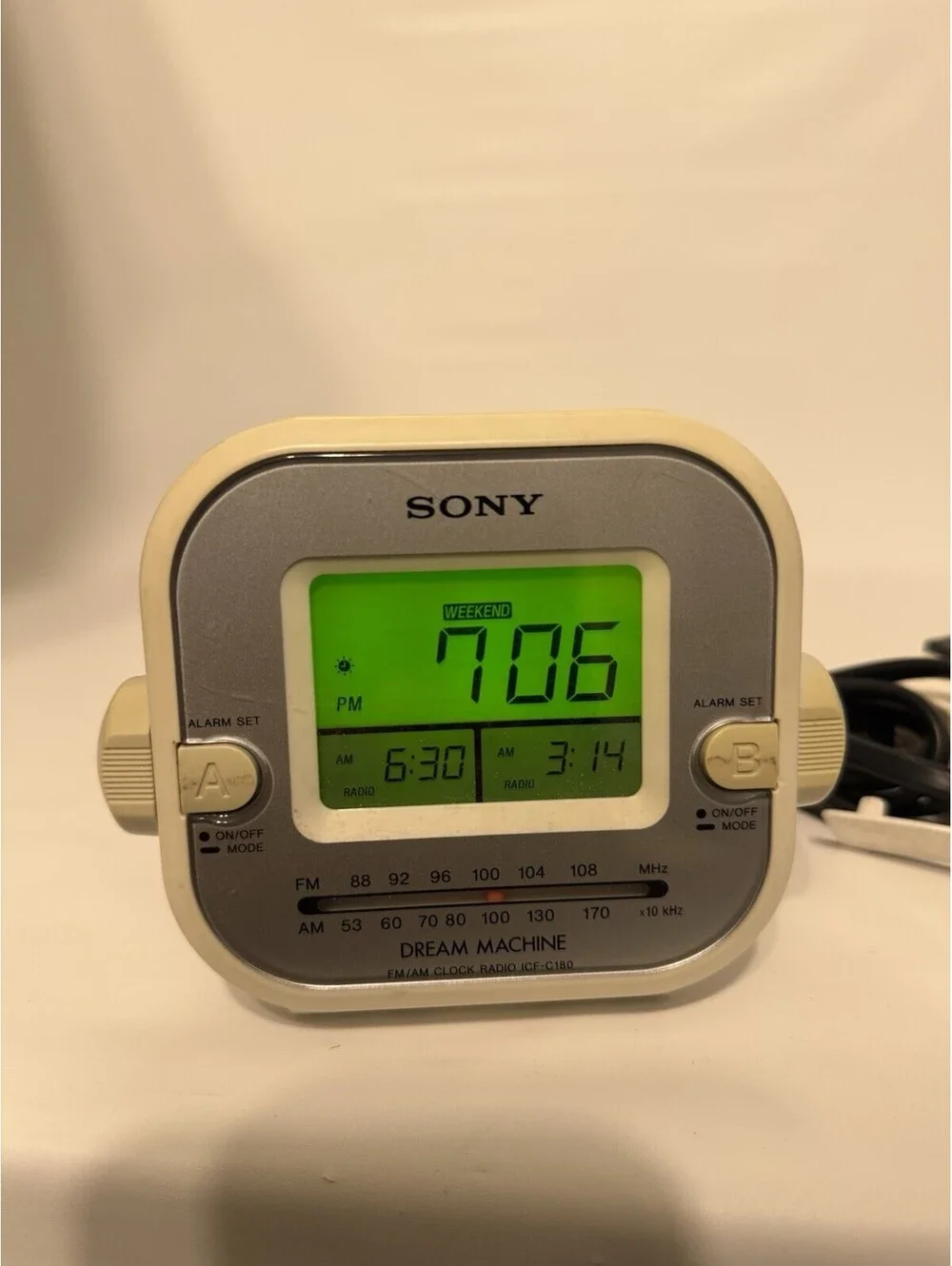 Sony Dream Machine FM/AM Clock Radio (Model ICF-C180) Works Great